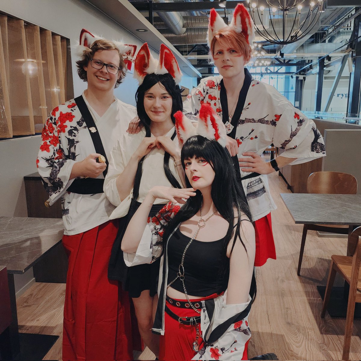 meidorewe's tweet photo. Ketuille kiitos, kiitos @ Torii. ❤️⛩️✨️ https://t.co/0vdrVFx4DT
