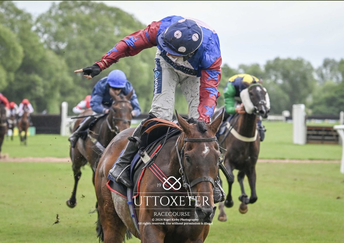 Emma Lavelle tweet media