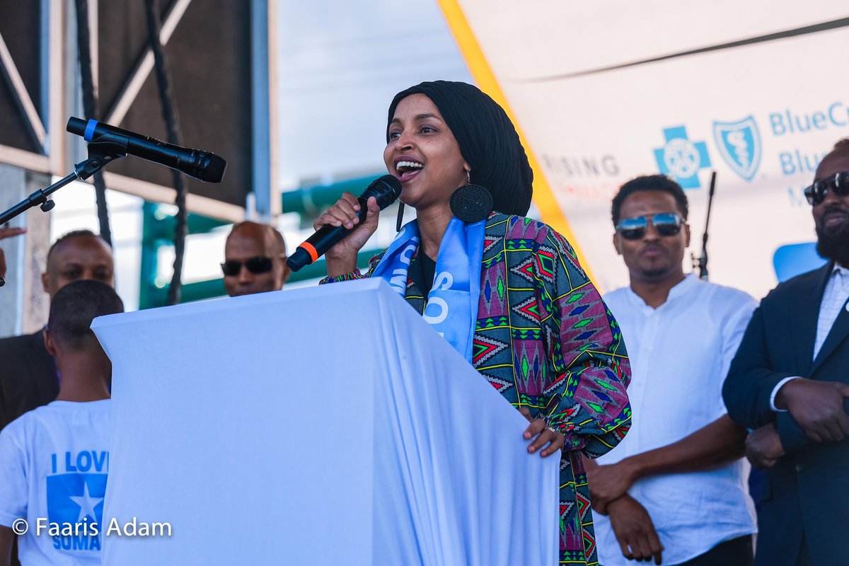 Fmr Somalia PM <a href="/HassanAKhaire/">Hassan Ali Khaire</a> and US Congresswoman <a href="/IlhanMN/">Ilhan Omar</a> join Somali community in Minnesota to celebrate Somali Independence Day. Thousands gather to commemorate independence and showcase cultural heritage. #SomaliaindependenceDay