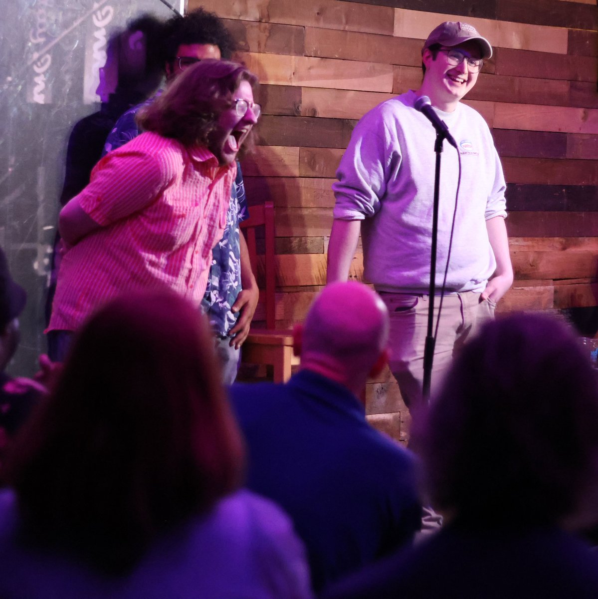 Crystal_Eise's tweet photo. Round 5: @o.c.greenhead vs @cjohnsoncomedy 

@elbowroastbattle 
@elbowroomcomedy
@doofyish

#canon #canonphotography #photography #photo #ct #connecticut #ctcomedy #connecticutcomedy #comedy #comedian #comedyroast https://t.co/B8ns0lxDme