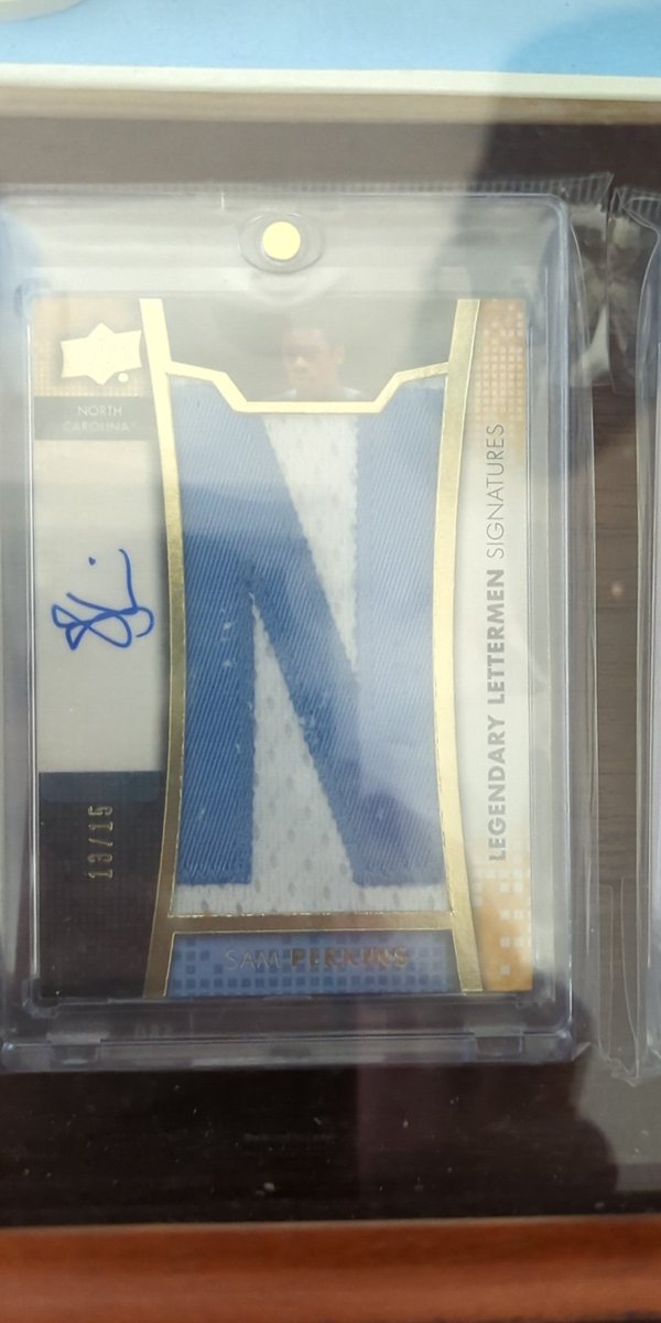 SandmanCollect1's tweet photo. @Iminsearchof Auto and patch autos of players in UNC Tarheel uni's 
Under $100

Pics for representation https://t.co/hHTUA7ZRQi