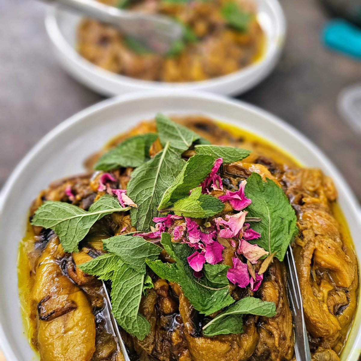 BrightonBakes's tweet photo. Eating under the trees at a special birthday party @GreenEscapeUK - #vegan #glutenfree delights inc Beet Coconut Soup with Cucumber Mint Salsa, Chickpea Pancakes with Slow-Cooked Tomatoes &amp; Salsa Verde, Black Bean Mole, Quinoa Squash Pilaf, Slow-Cooked Aubergines #Sussex #foodie https://t.co/fswBKQVZdQ