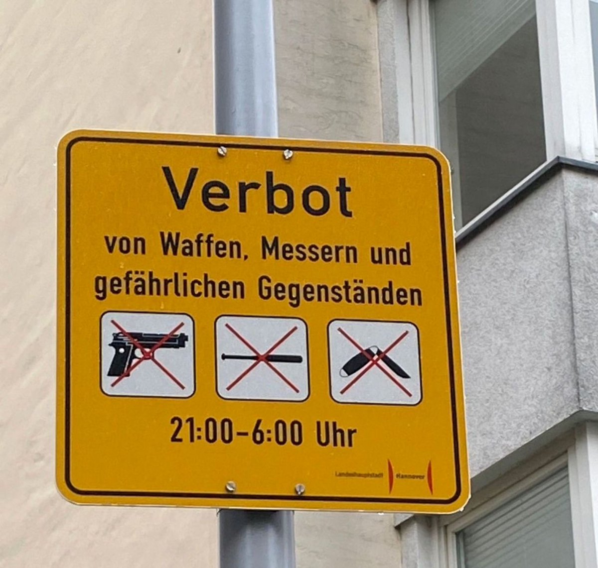 sabrina_dahlen's tweet photo. Klingt jetzt vielleicht ein bisschen unverschämt, aber wie wär's denn mit einer MORD-Verbotszone, und das vielleicht sogar rund um die Uhr? 

#Messerangriff #Verbotszone #Mord https://t.co/uBRqV2ZY9c