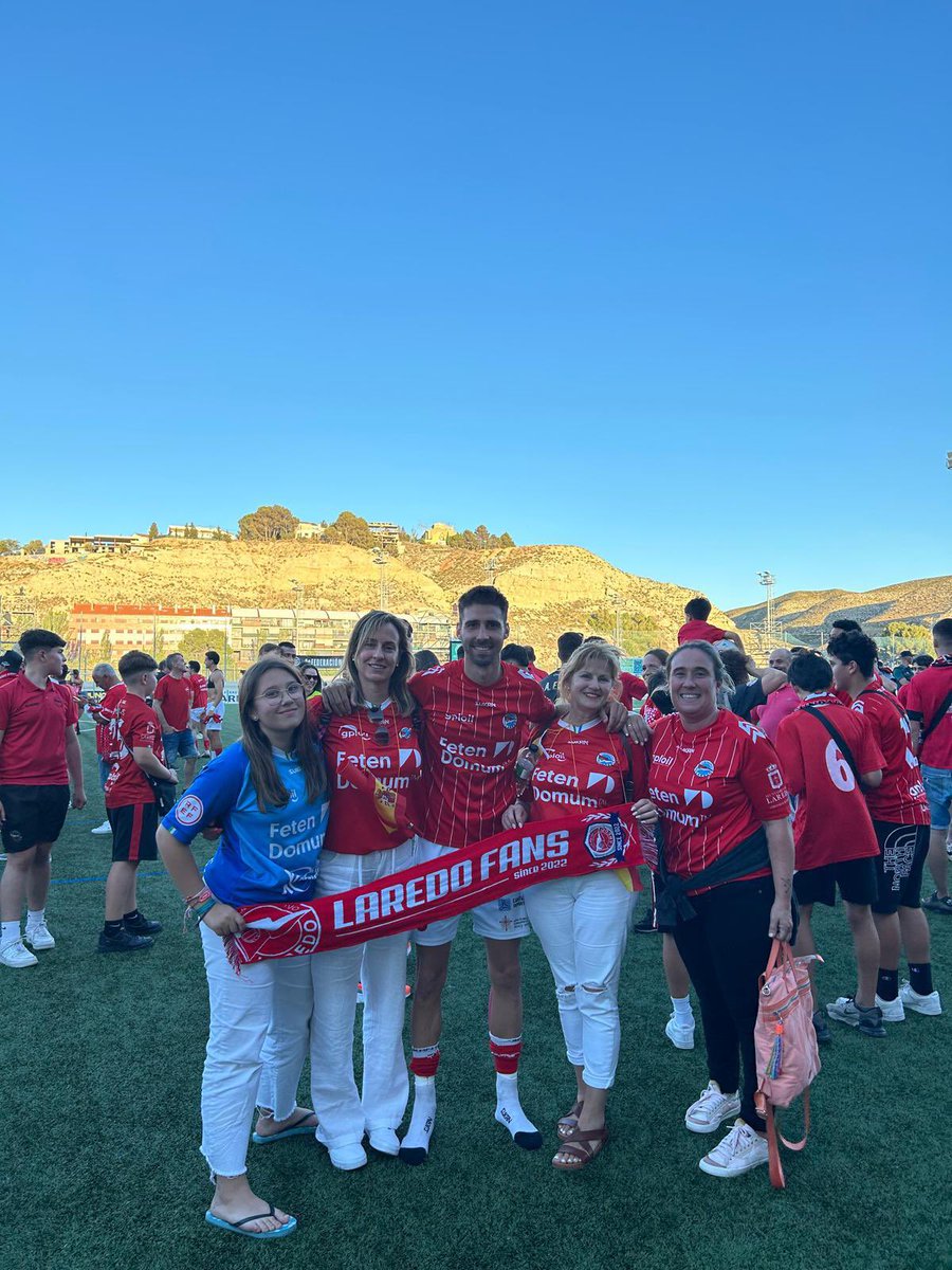 IvanArgos's tweet image. ¡ EL CHARLES ES FENOMENAL ! 

El @CDLaredo es de 2ª RFEF.
¡ Somos de 2ª RFEF ! 

¡ Aúpa Charles ! ¡ Guru Laredo !