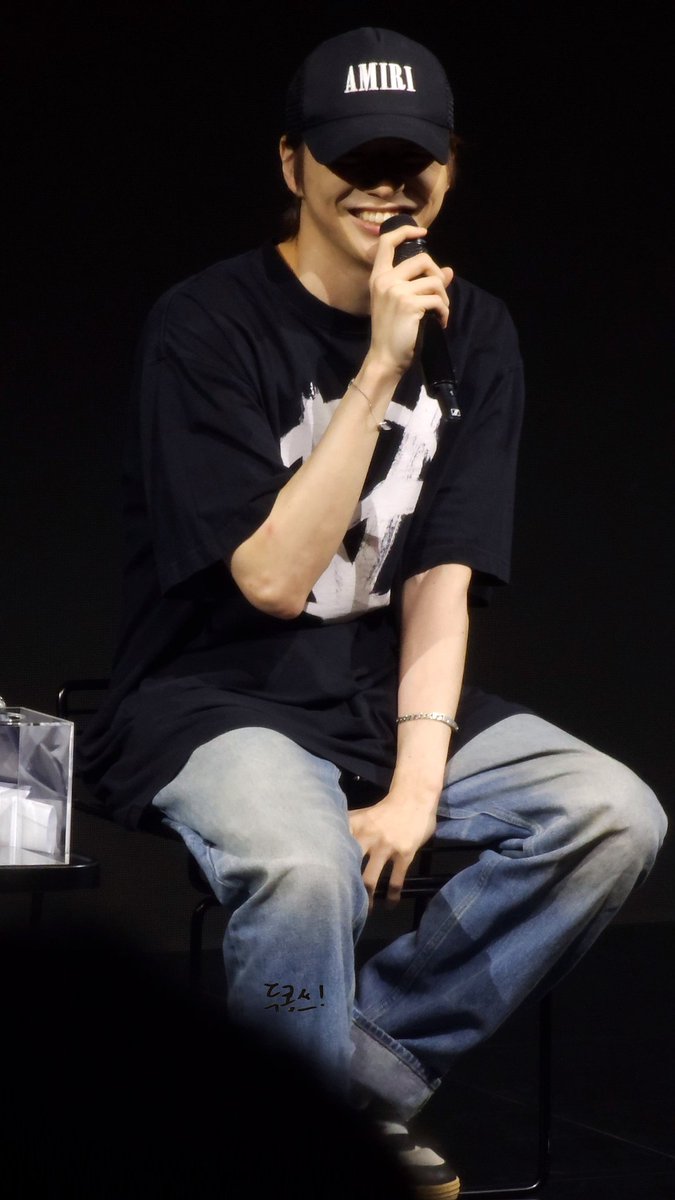 다니엘이 요즘 자주 듣는다는 틱톡/릴스 노래
(릴스 쳐돌이,, 열심히 찾았음☺✌🏻)

🎵 Giveon - Heartbreak Anniversary 
🎵 Billie Eilish - idontwannabeyouanymore
🎵 Sub Urban - Cradles