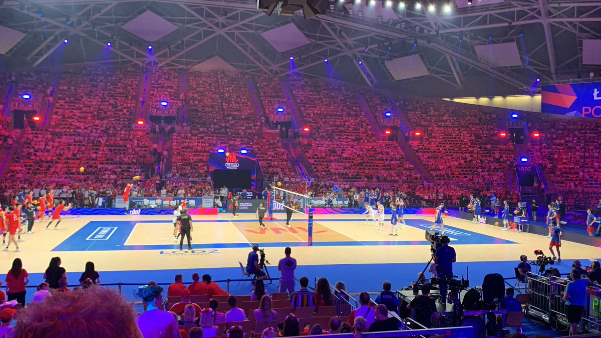 Finale de VNL France-Japon H-10 min
9e médaille en 9 ans toutes compétitions confondues pour cette génération. Reste à connaitre le métal. Objectif : une 6e médaille d’or. @FFvolley