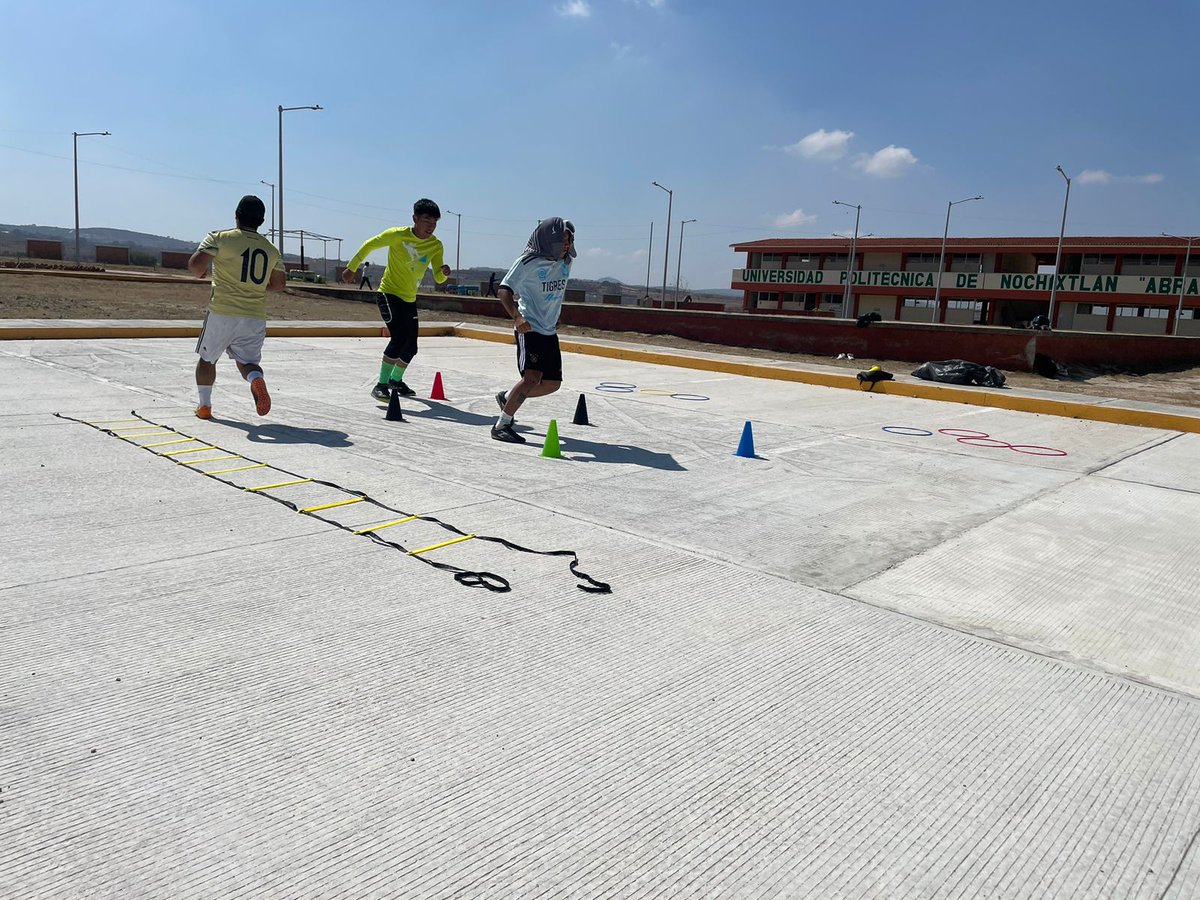upnochix's tweet photo. ¡Ya estamos listos para el encuentro regional!

Las selecciones de futbol 7, básquetbol femenil, oratoria y mural en gis tienen toda la actitud para participar en el 1er Encuentro Regional Cultural y Deportivo de Universidades del Subsistema Tecnológico en Veracruz
#UPNochixtlán https://t.co/aqSH3oBNe9