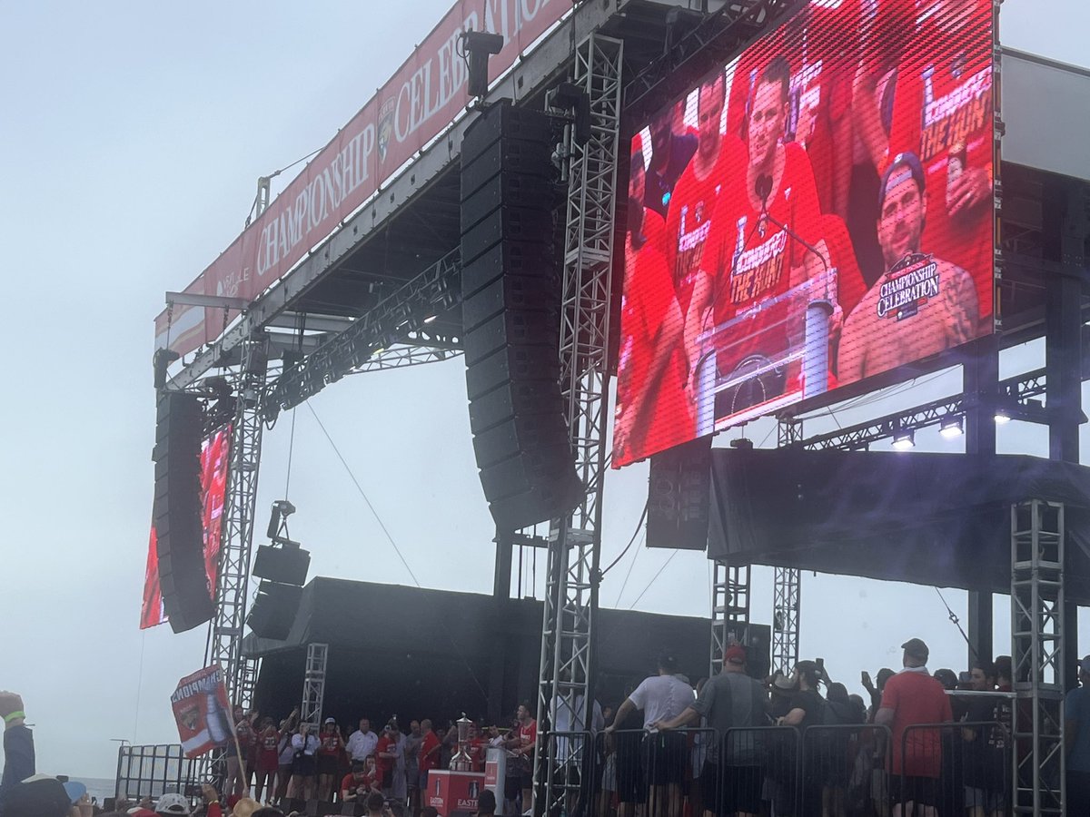 JamesonCoop's tweet photo. Tkachuk to a rain-soaked crowd: “I heard it’s 70 degrees and sunny in Edmonton, but they ain’t got no Cup!” https://t.co/gycJV0MiZ9