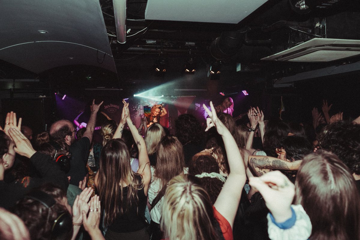 WITCHFEVER's tweet photo. LONDON U KNOW WHATS UPPPP, thanks for sellin us out, it was a joy to celebrate queerness with u 

QUEER LIBERATION 🌺 FREE PALESTINE 🇵🇸

Pics by @sebastianervi https://t.co/EWrYNR85Tu