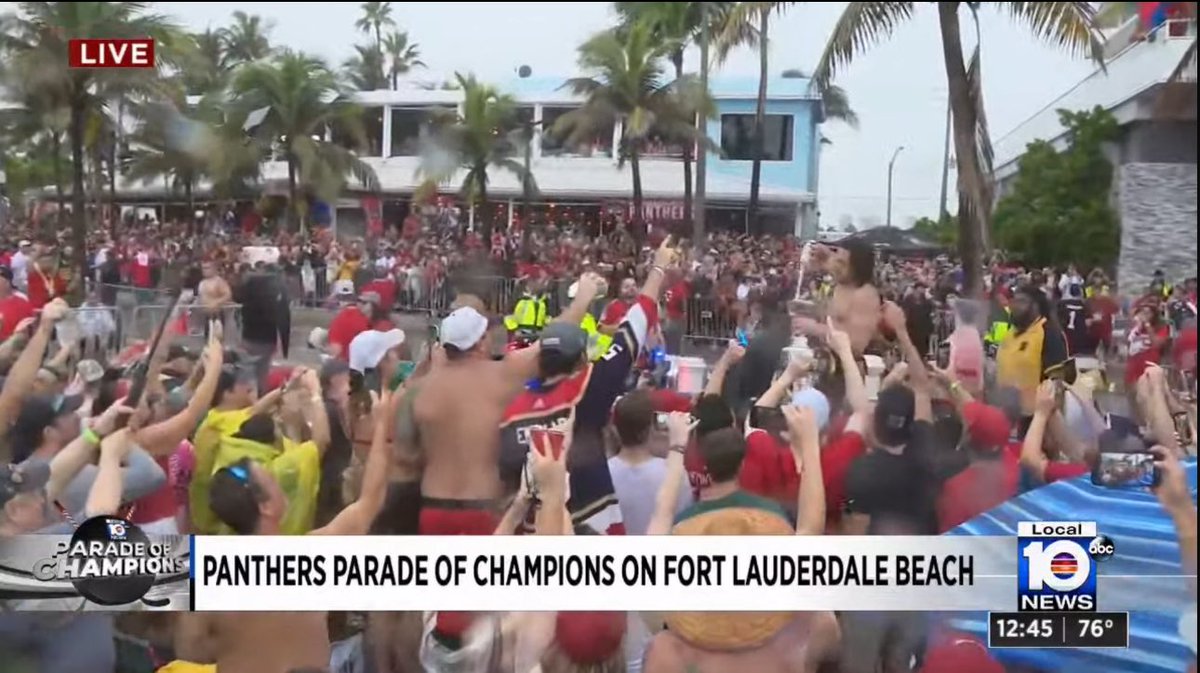 HeatleMiami's tweet photo. Rain or shine it don’t matter 

This how you supposed to throw a parade for all y’all @Boston peeps 

SoFlo got the best fans #TimeToHunt 🐀🐀 https://t.co/9bKOlnJ6Yd