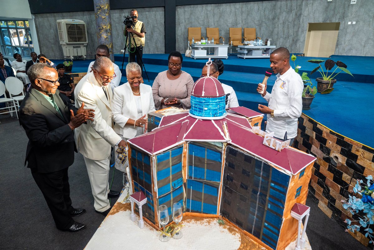 klt256's tweet photo. We thank you so much for your generosity and how God has used you to be part of the KLT journey. This cake is a symbol of faith being manifested through a building. Congratulations KLT family.
#TowerOfFaithDedication
#Seewhatthelordhasdone #TOFSeries https://t.co/wEkFZaczZ8