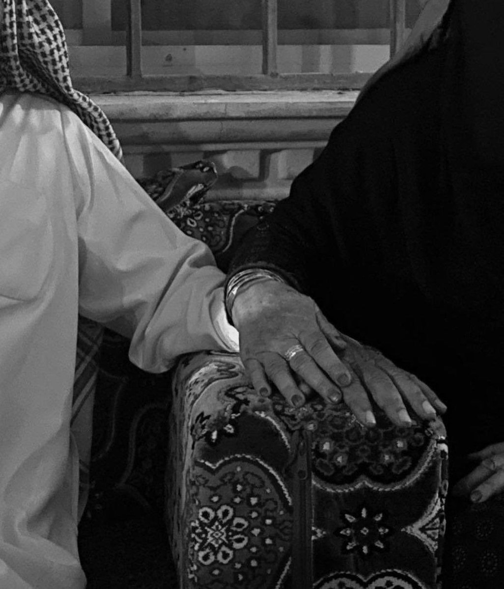 شاركوني  " بيت شعر " يمثل الصورة :