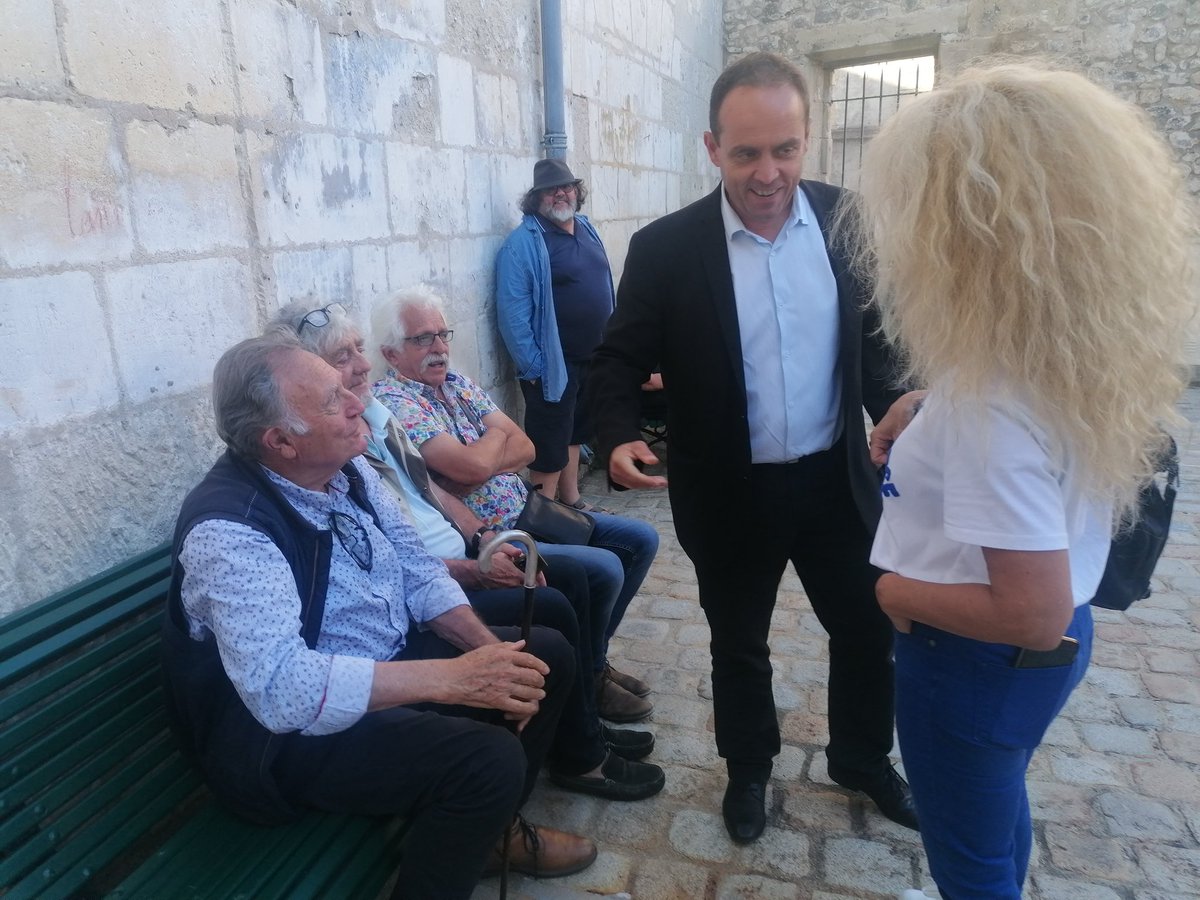 A #Saintes ville, Fabrice Barusseau (NFP)   pointe à 35, 4%. Jean Philippe Ardouin (Renaissance), 30,78%, au coude à coude avec Stéphanie Morin (RN), 30,69%. Des miettes pour LO (2,17%) et Gerald Dahan (0,96%). #legislatives2024