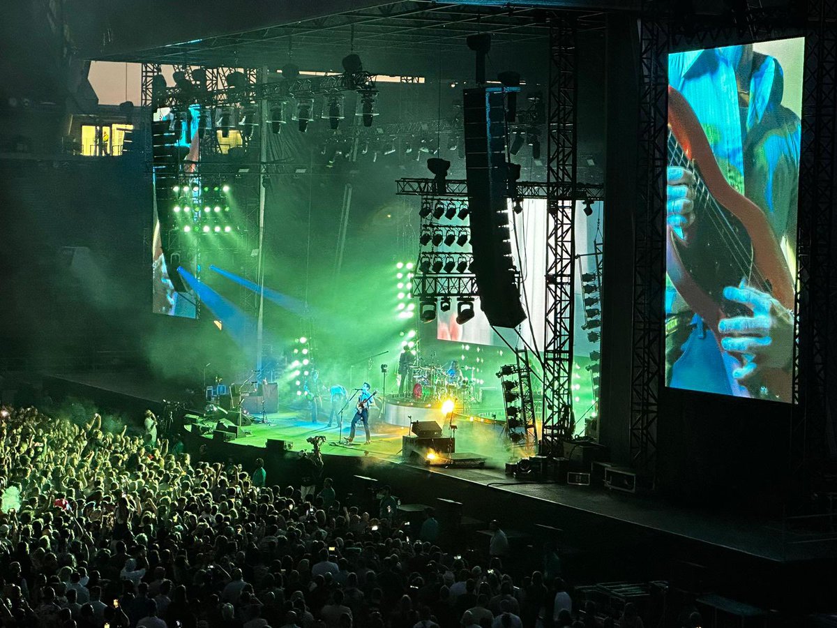 J_Lowe_19's tweet photo. Inspired from Glastonbury - One week on, still recovering from the most incredible Sunday Sesh in Bristol - #KingsofLeon #TheVaccines and #HollyHumberstone @LornaContro https://t.co/Jja7qpNXOX