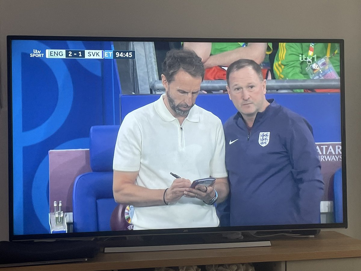 leefarrow1985's tweet photo. Fuck me, England turned it around and this divs doing his crossword #Southgate #England #Euro24 https://t.co/ED4WqjHcvC