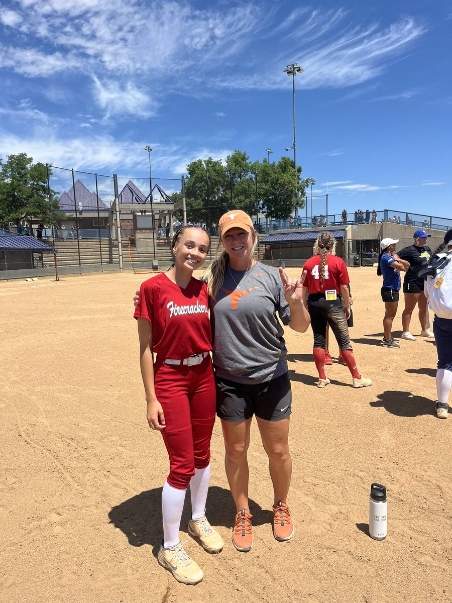 Had an amazing camp with <a href="/UT_CoachZ/">Kristen Zaleski</a> and other awesome coaches. Great way to start the week in Colorado. <a href="/TexasSoftball/">Texas Softball</a> <a href="/MWFC_Wildey/">Midwest Firecrackers 16U</a> <a href="/triplecrownspts/">Triple Crown Sports</a> #Sparkler