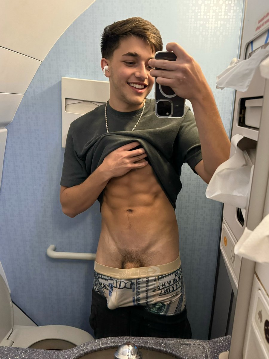 flowasthetao's tweet photo. Guess what happened in here…👀✈️ Drop an airplane dick pic in the comments 😏🍆  DM me on https://t.co/gf3ZpMeGoo for the full video 💦 https://t.co/6C8ZnTvnu1