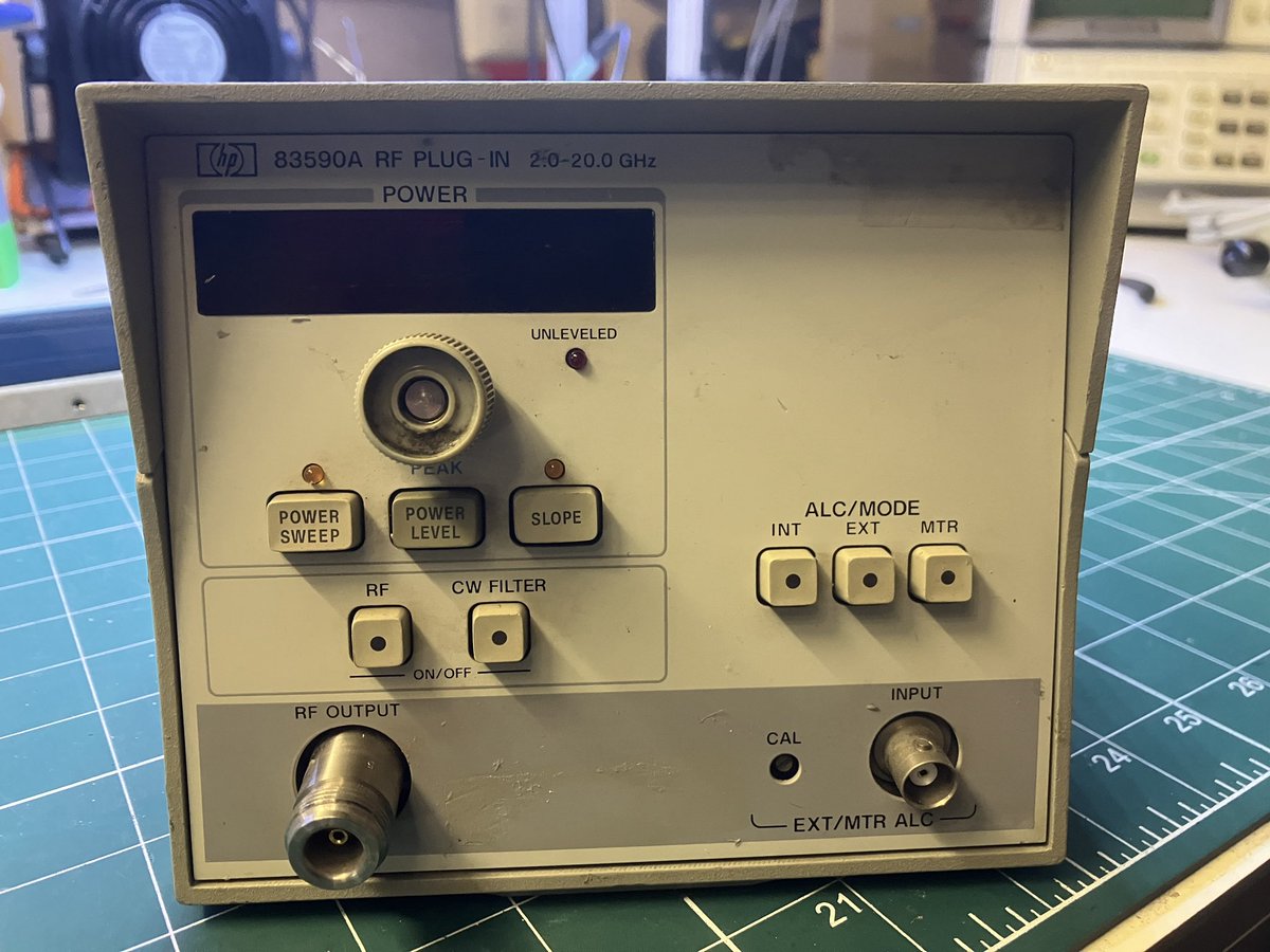 Troubleshooting an HP 8350B RF plug-in that hangs the instrument on startup. May be a poor contact. It’s filthy and during a thorough clean I spotted a couple of crusty caps on the ALC board. Virtually every plug-in I’ve worked on has the same issue.