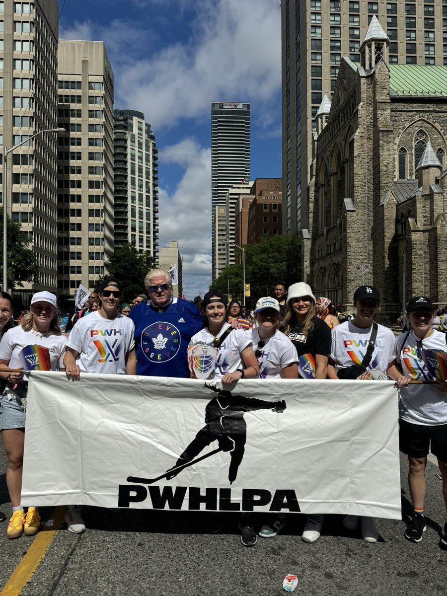 So incredibly proud to march with the <a href="/PWHLPA/">PWHLPA</a> at #TorontoPride today. 🌈