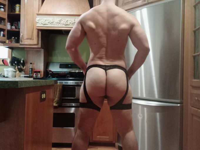 Not normally the kind of thing I wear but this thing is BEGGING for an oil photoshoot https://t.co/0<a href="/tag/seductivesunday"class="tags"><span>#seductivesunday</span></a>