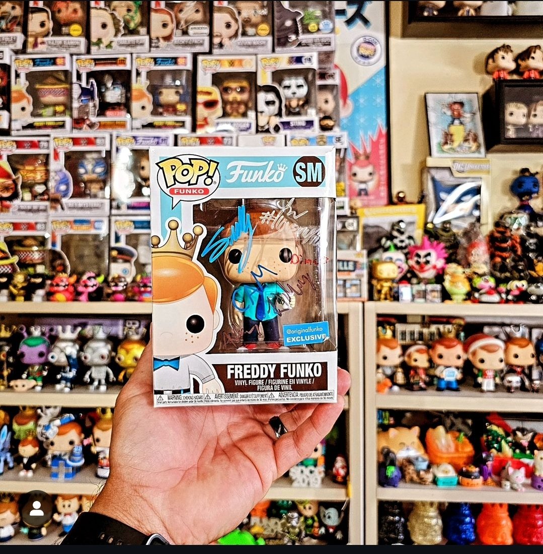 The4thCurator's tweet photo. Happy #SocialMediaDay @OriginalFunko my #SocialMediaFreddy is better than yours! I know some of you have yours signed, but I got all of mine done in person. #VaultedSunday #OrginalFunko #FreddyFunko #FunkoFunatic #FunkoCommunity #FunaticOfTheMonth #FunkoMeansFamily https://t.co/itsfJtkLVS