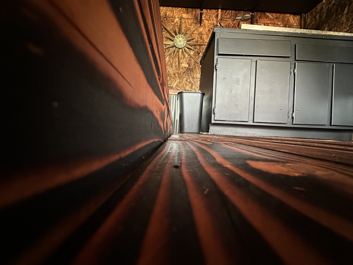 Fun shot. Bee hut at the farm ⁦<a href="/WillastoneRanch/">WillastoneRanch</a>⁩