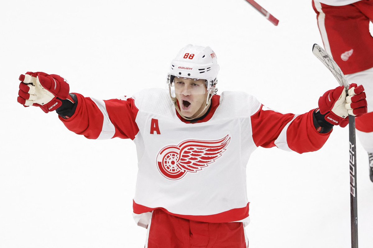 tonydombrowski's tweet photo. IT’S SHOWTIME IN HOCKEYTOWN!!!!!!! PATRICK KANE IS STAYING WITH THE DETROIT RED WINGS. 🎬🐙🔥 @88PKane 

#LGRW 

📸: Kamil Krzaczynski/USA TODAY Sports https://t.co/KDKfOMBVQz