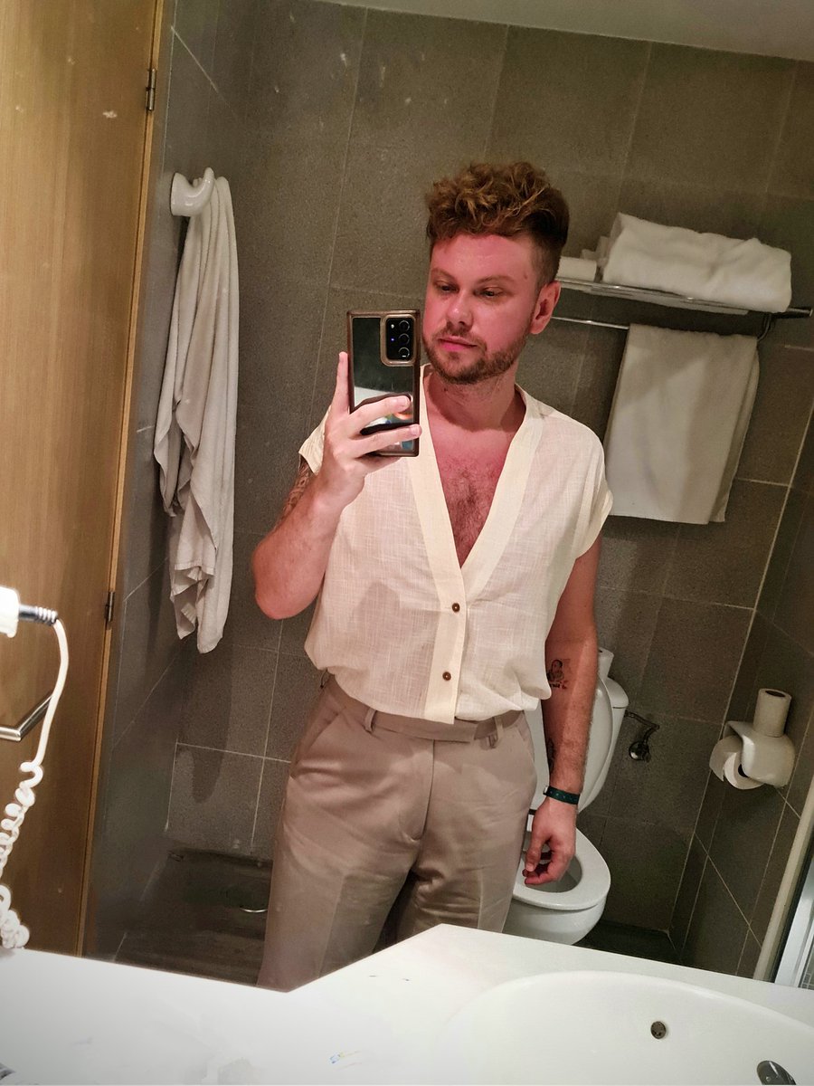anthbrian17's tweet photo. Baggy trousers 🥁 https://t.co/G3dKykr55Y