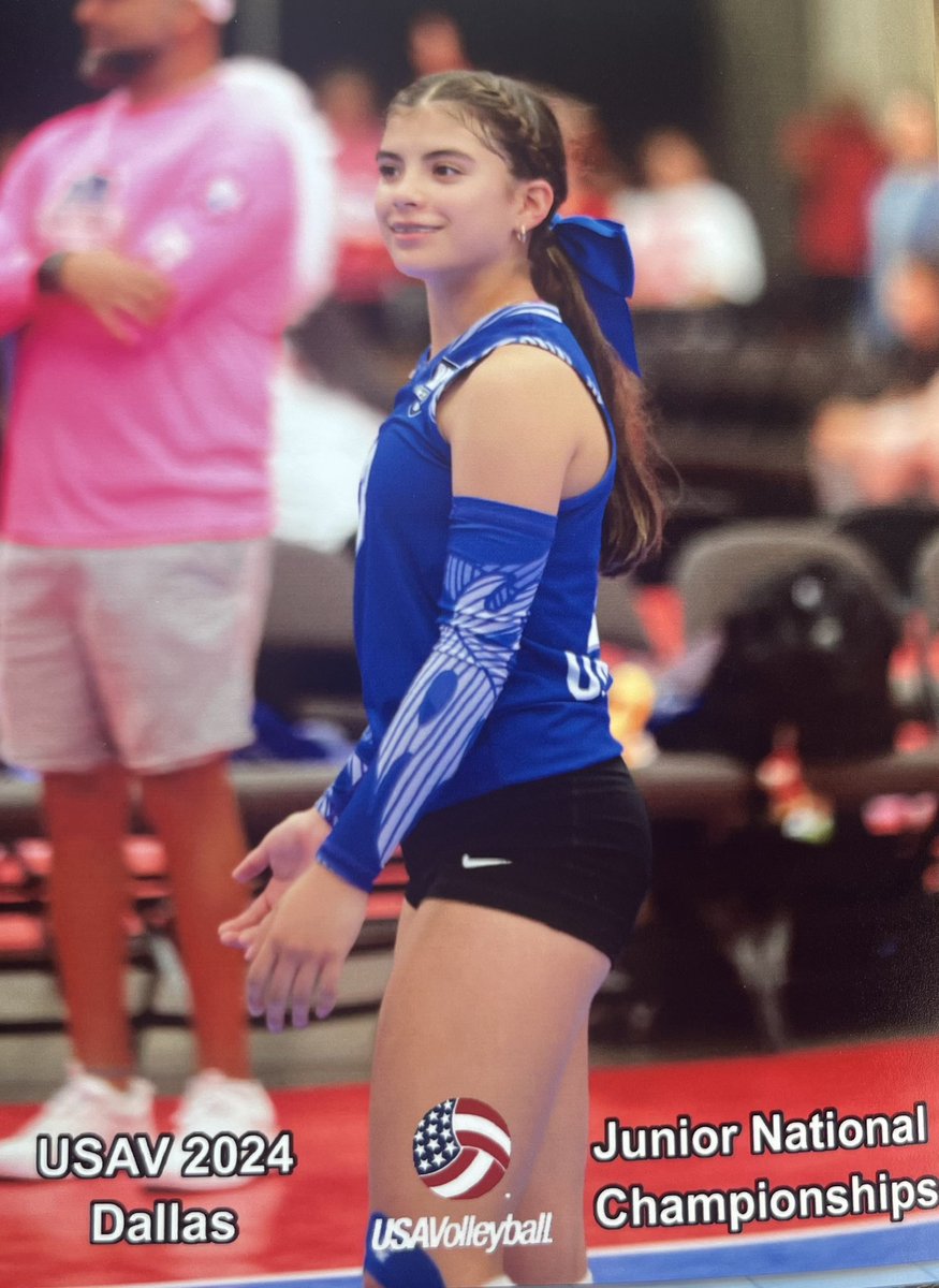 Msleek_RES's tweet photo. USAV Nationals in Dallas. Girls placed 18th in the nation. That’s my girl! 💛💙 https://t.co/S3bFcC75Sc