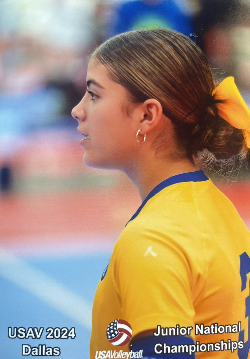Msleek_RES's tweet photo. USAV Nationals in Dallas. Girls placed 18th in the nation. That’s my girl! 💛💙 https://t.co/S3bFcC75Sc