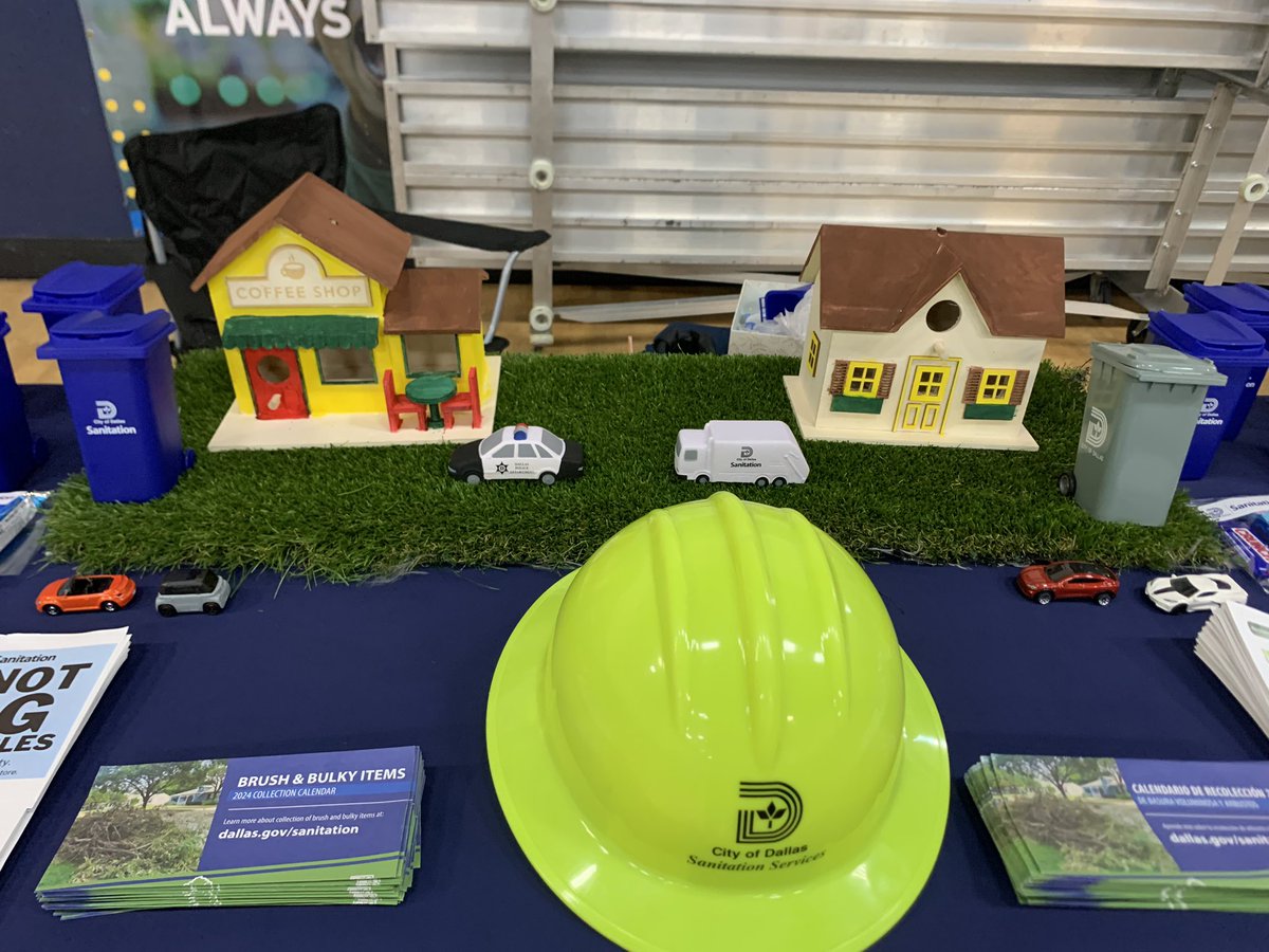 aaaharrison's tweet photo. The City of Dallas Sanitation is set up as a vendor handing out helpful information to the Citizens of Dallas and answering any questions they may have. @CityOfDallas @dtxsanitation https://t.co/U2haRg4y0y