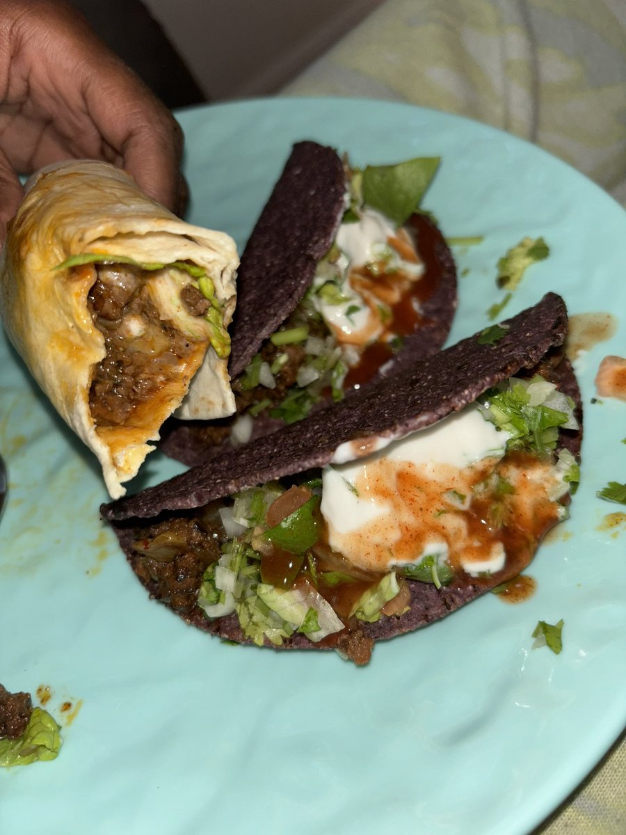 AlongCameWALA's tweet image. Bison tacos 🌮🦬 

That soft one going crazy like a mexi melt. 🥹🙌🏽. #eattolive #bluecorn #bison #dairyfree #vegan