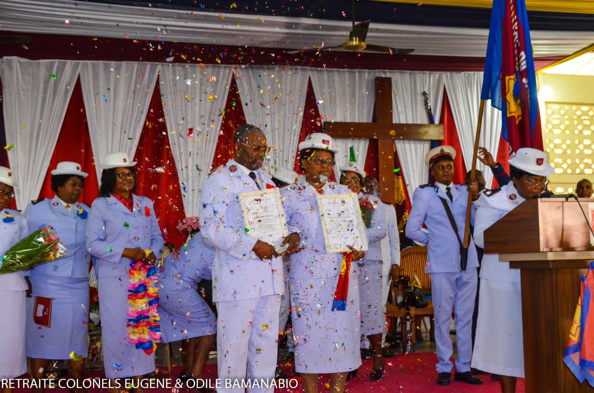 RTASCONGO's tweet image. Culte de Mise à la Retraite des Colonels Eugène &amp;amp; Odile Brigitte BAMANABIO Date : Dimanche 30 juin 2024 Lieu : POSTE DE MOUNGALI Présence : Près de 3000 personnes, y compris des autorités politico-civiles et religieuses Sous la présidence de la Commissaire NGWANGA.