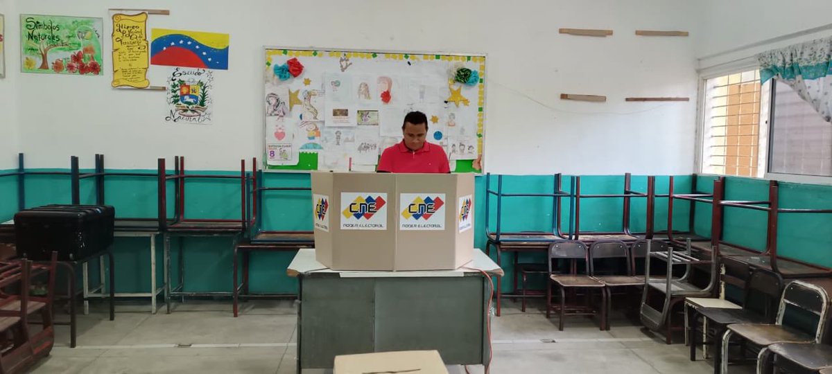 Juniorgpsuv's tweet photo. Con profundo amor por la Patria participamos en este ejercicio democrático, donde afinamos nuestra maquinaria para la #victoriaperfecta del próximo #28J tenemos amplia experiencia en procesos electorales y con este #SimulacroPorlaPaz 🇻🇪 somos ejemplo de Soberanía #venezuelaVenceSiempre