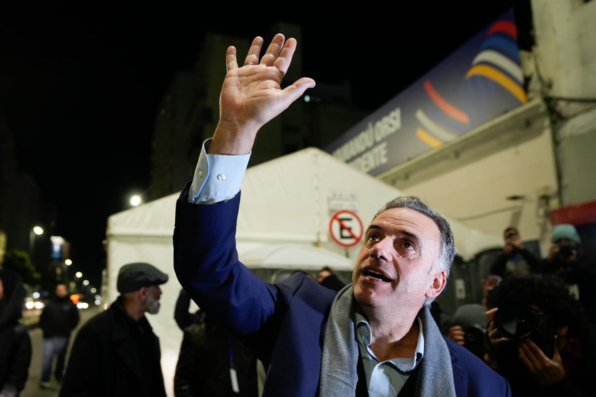 EPreve's tweet photo. 🔥GANÓ ORSI

🔴Yamandú Orsi ganó con 60% de los votos la interna del FA por sobre 36% de Carolina Cosse, según la Usina de Percepción Ciudadana. https://t.co/wgp4dYwDSa