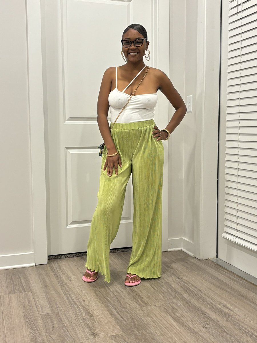 Happiness looks so good on me 🥰💚