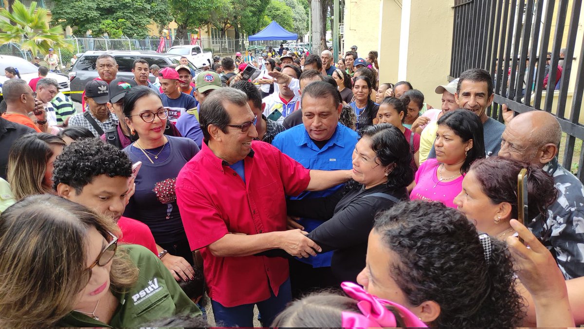 Adan_Coromoto's tweet photo. Desde el estado Barinas participamos junto al pueblo en el simulacro electoral. El pueblo en la calle muestra su  fortaleza de democracia participativa y protagónica. Apostamos a nuestro Gallo Pinto para la contundente Victoria este #28Julio. Venceremos!
#SimulacroPorLaPaz https://t.co/UnN933vMVp