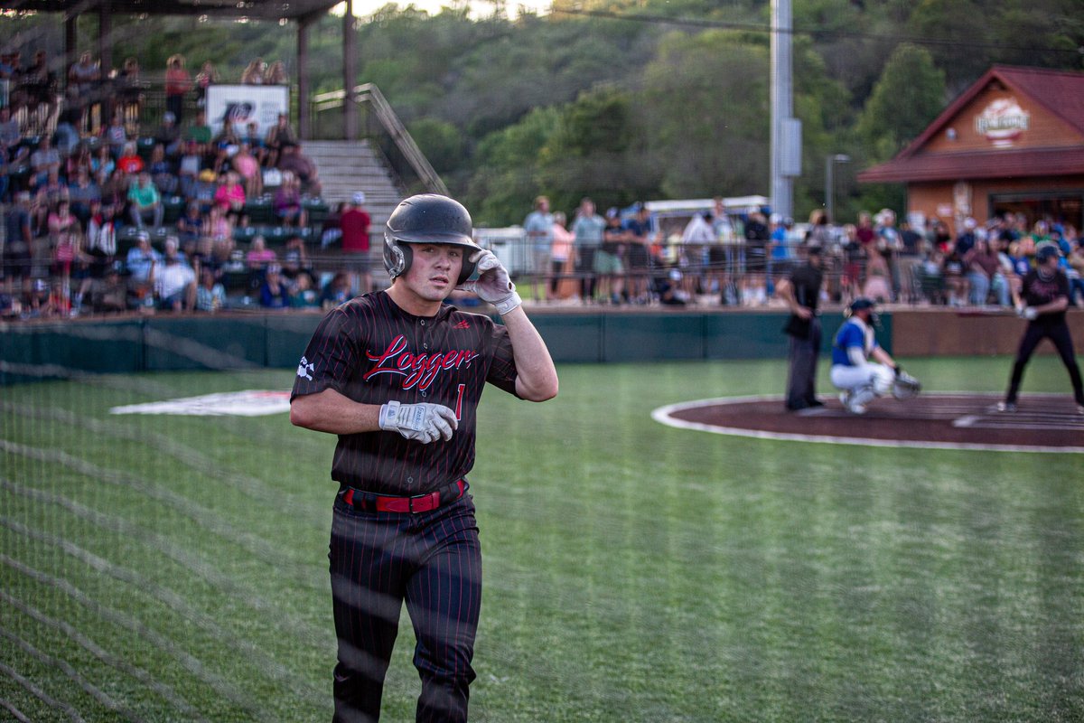LoggersBasebal's tweet photo. Tater tots from @B_hellum9 and @stifter_elijah in the sixth plus a Loggers debut W on the mound for @JoshJensen3038. 5-4 win over the Cobras and the Loggers end the first half 8-8!

No games til July 7 when we head back over the border to play Hudson. Til then, fireworks &amp; beer🪓 https://t.co/bfiSq7C6Tw
