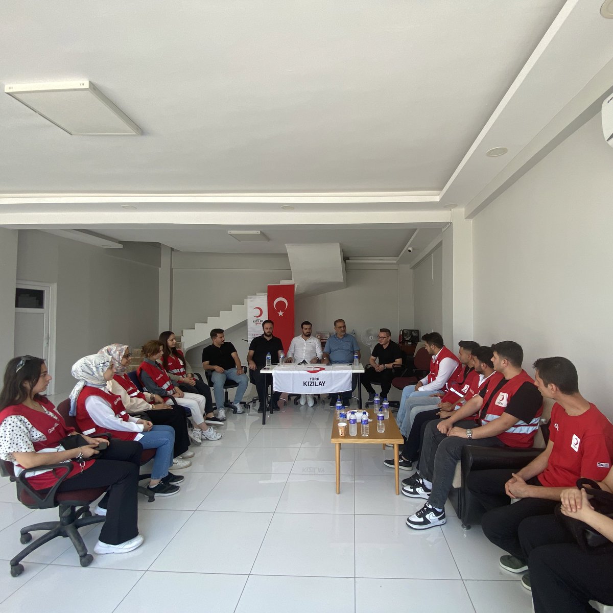Gönüllülerimizle bir aradayız! 🙌🏻

Genel Merkez Yönetim Kurulu Üyelerimiz Melih Kamış ve Oğuzhan Balcı; Adana ve Osmaniye’deki gönüllülerimizi ziyaret etti. 

🔴 #DaimaHazır