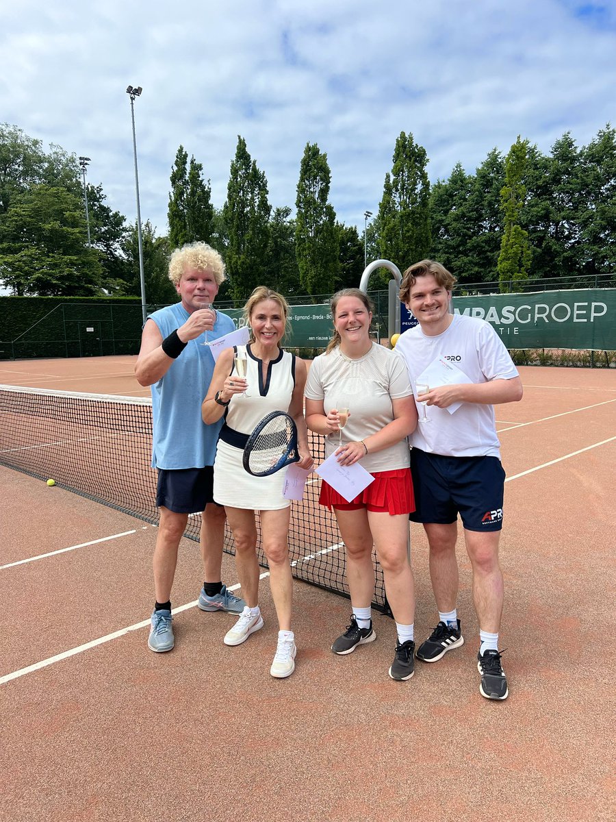 HeleenvanRoyen's tweet photo. Een finale winnen is altijd leuk! Zeker bij onze club TV Eemnes. #gemengddubbel #tennis #goedteam https://t.co/pjK9eC7zmo