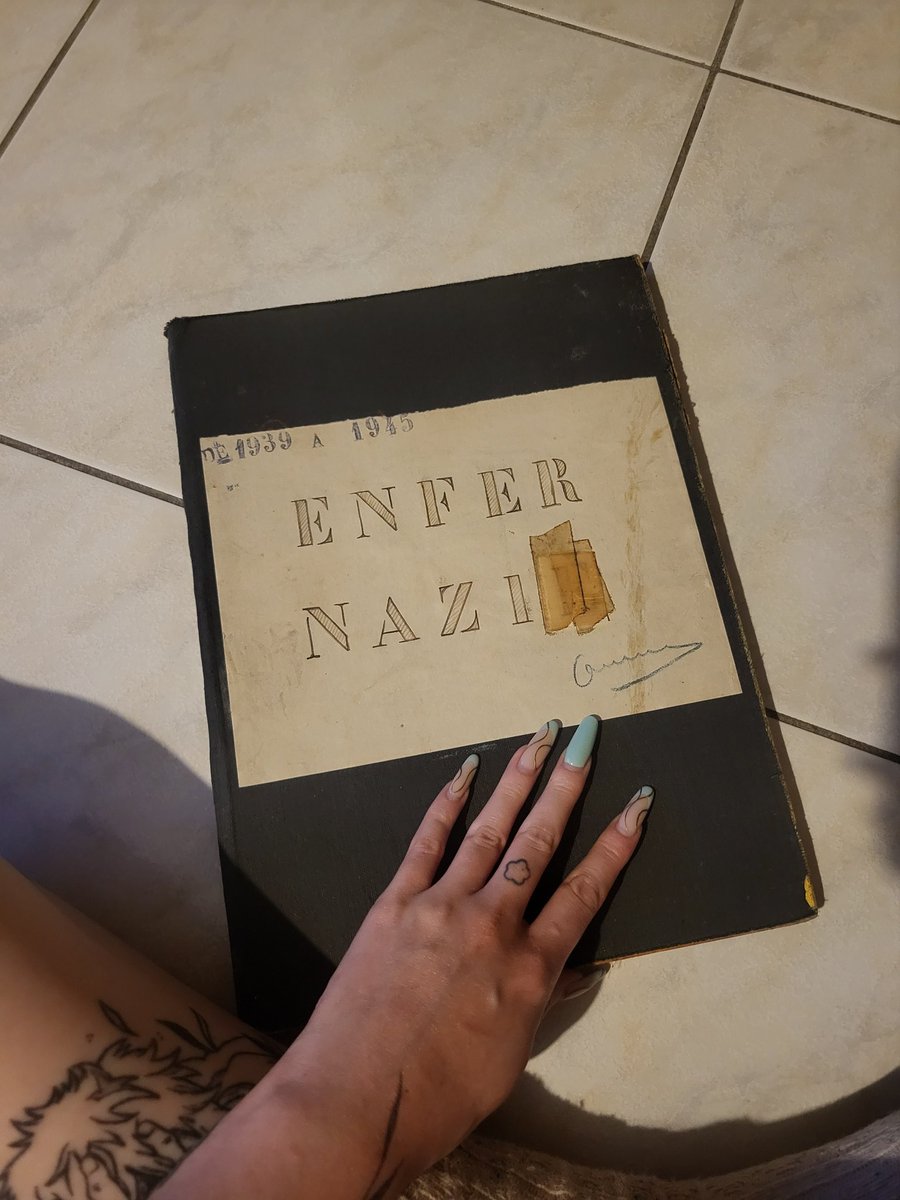 xcitizenzero's tweet image. Mon arrière grand père avait fait un journal avec pleins de coupure de journaux parlant de l'enfer nazi et de l'importance de pas oublier, de ne reproduire les mêmes erreurs. Je serais tjrs contre le RN, ce parti de neo nazi, moi j'oublie pas Pépère