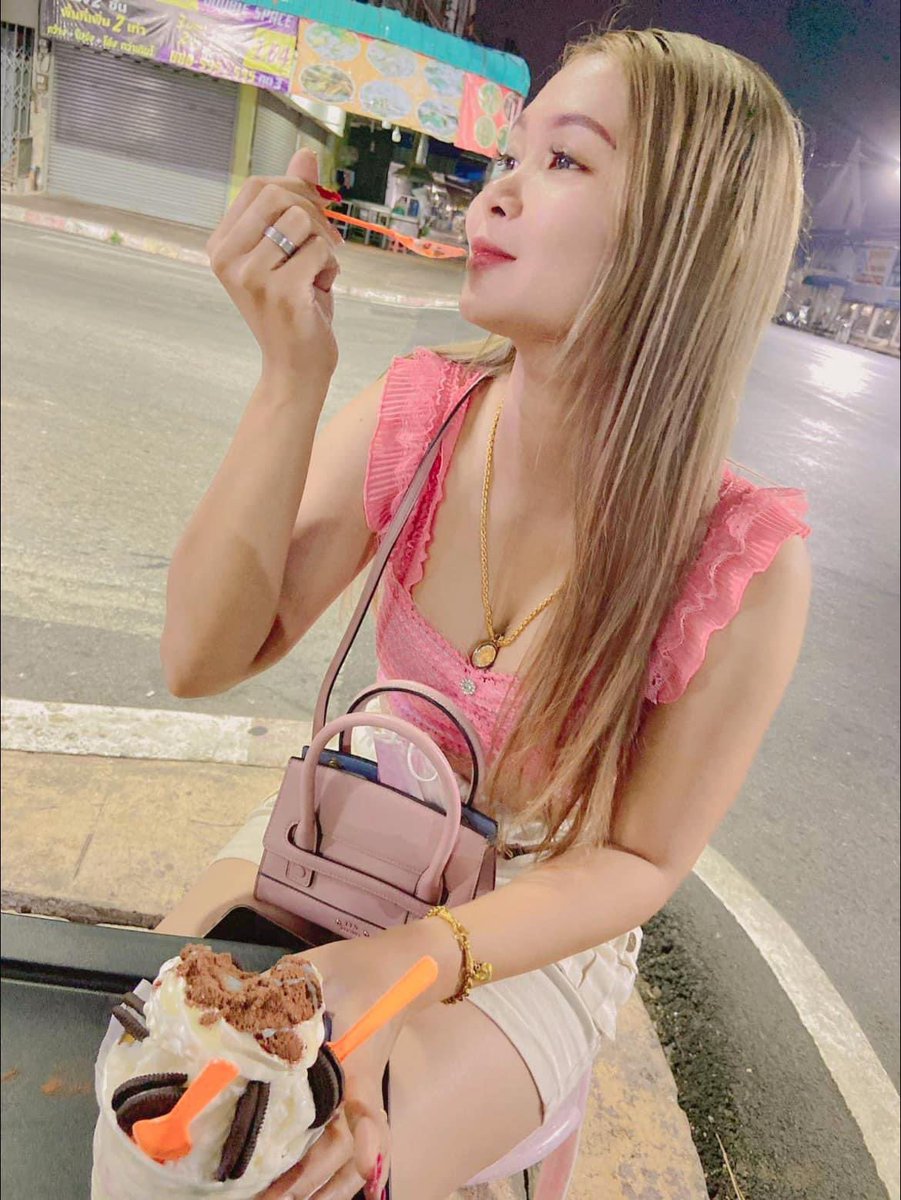 Hatred8899's tweet photo. นู๊อยากกินไอติม😝 https://t.co/JTiQnpkva1