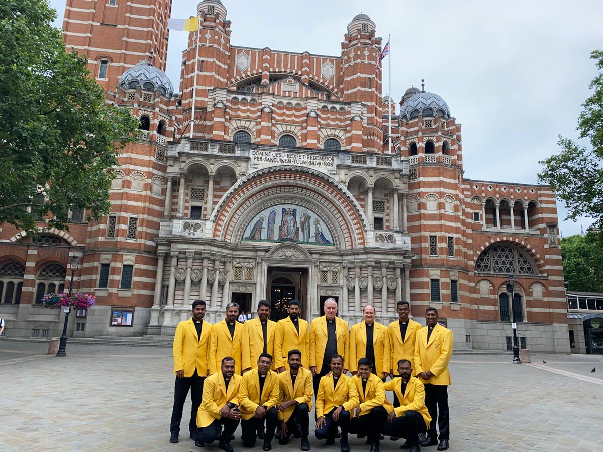 VaticanNews's tweet photo. The Vatican cricket team visits Westminster Cathedral in London.

The team is in the UK for their tenth 'Light of Faith' foreign tour. 

More here: https://t.co/f0mKdYvM6N https://t.co/rSdsl6wvd6