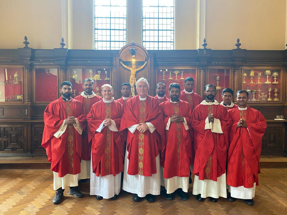 VaticanNews's tweet photo. The Vatican cricket team visits Westminster Cathedral in London.

The team is in the UK for their tenth 'Light of Faith' foreign tour. 

More here: https://t.co/f0mKdYvM6N https://t.co/rSdsl6wvd6