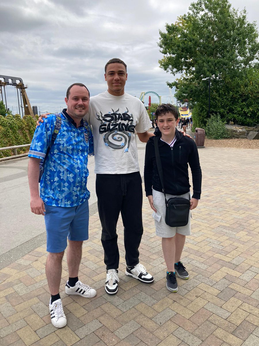 Owen77Kelly's tweet photo. Great weekend at @THORPEPARK for our son's birthday. Even better when they spotted @MilesLeaburn  
Big Charlton supporters @CAFCofficial https://t.co/CCOWvThb0h