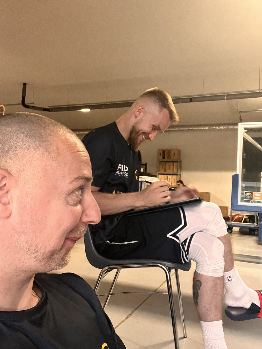 Rafal Niewiadomski tweet media