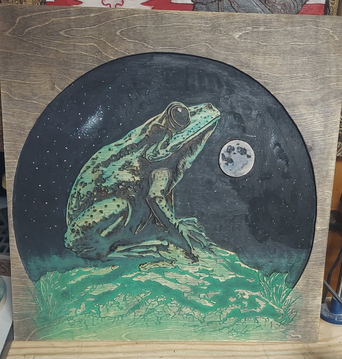 garylbrowning's tweet image. Working on a frog piece. Routed to depth, woodburned to highlight and lightly painted in progress. 2ft by 2ft
#frog #woodart #currentproject