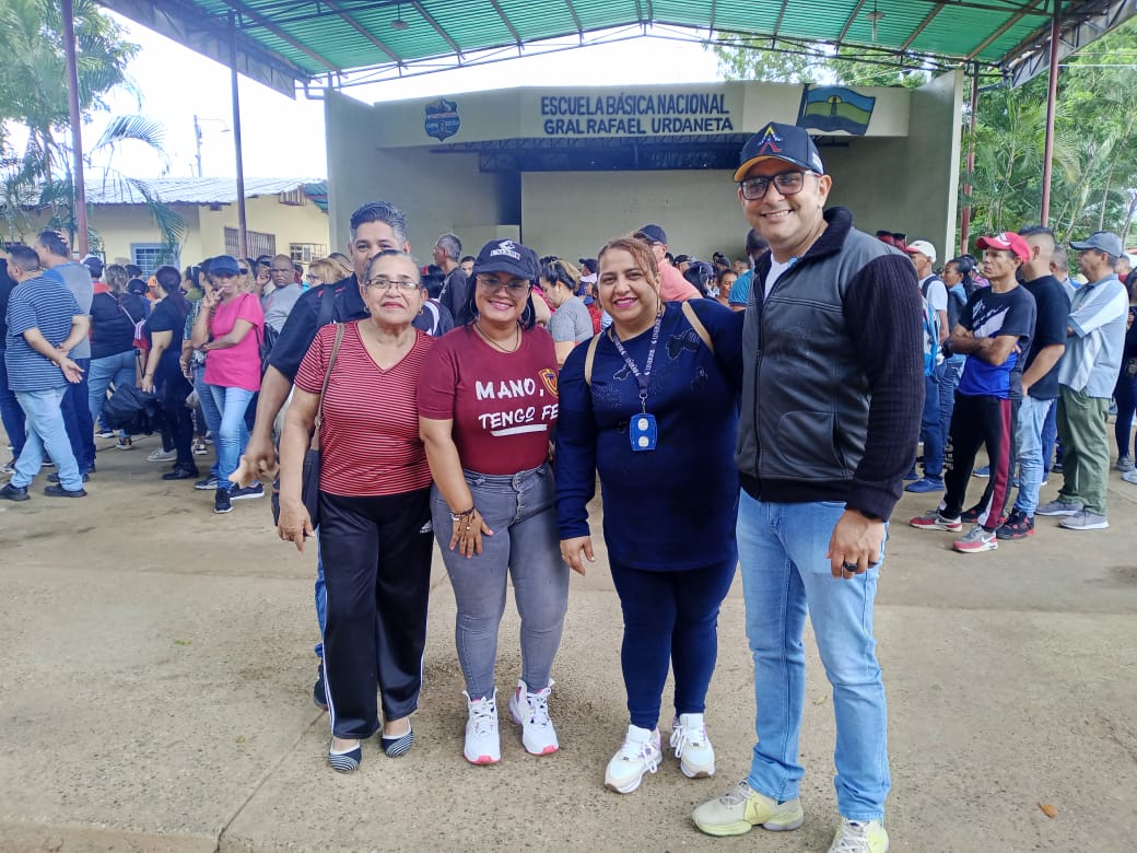Nuestra Coordinadora General Administrativa FTUV Yoneida Medina Visita a los cinco Centros de Votación, nucleados en el municipio Cabimas. UNERMB.
#SimulacroMaquinariaPerfecta
#SimulacroPorLaPaz
<a href="/cbolivariana/">Central Bolivariana CBST</a> 
<a href="/FtuvOficialVe/">Federación FTUV</a> 
<a href="/MPPEU_Ve/">MPPEU_Ve</a> 
<a href="/NicolasMaduro/">Nicolás Maduro</a>