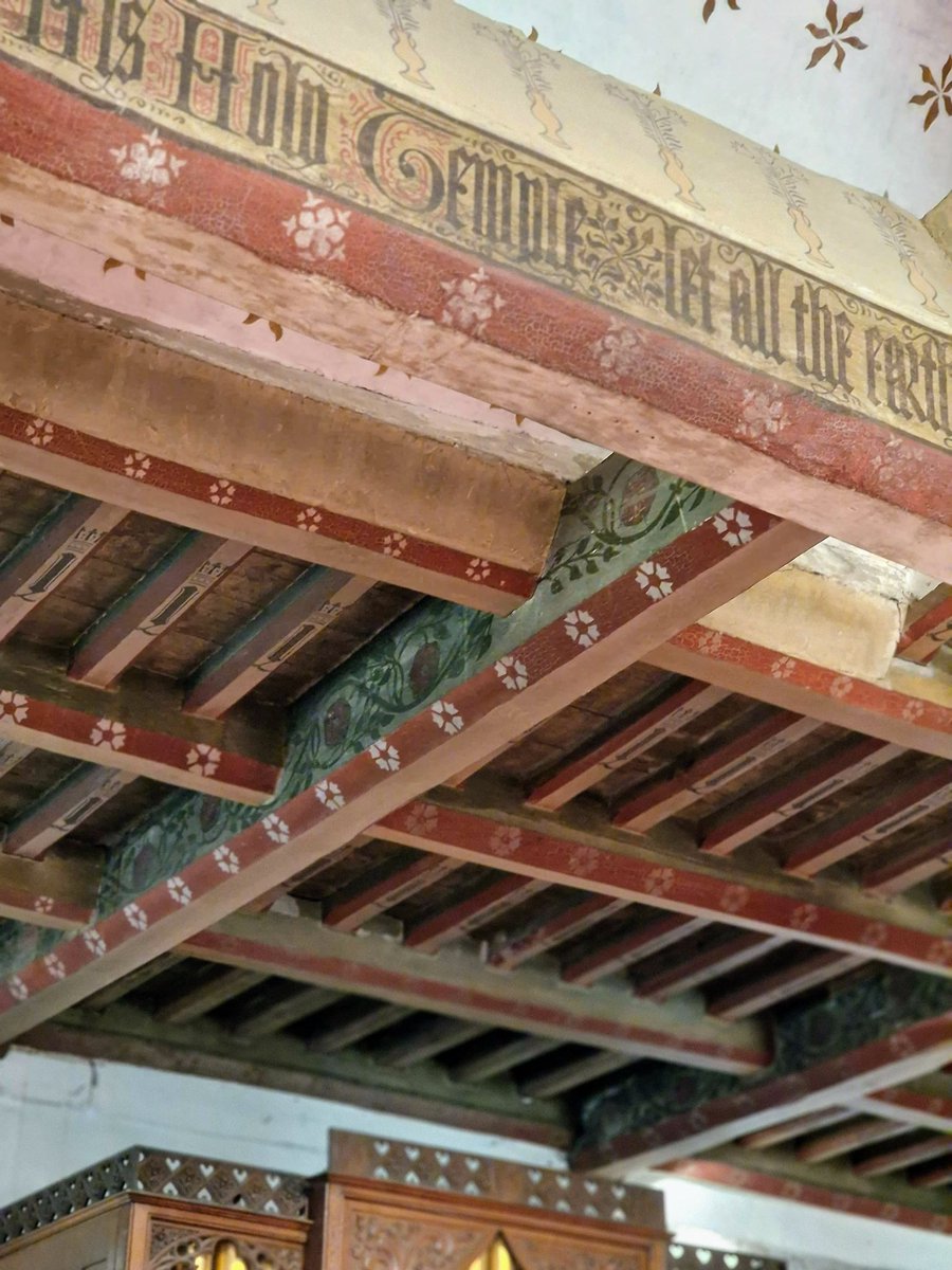 bcdyingmuseum's tweet photo. 19thc painted ceiling, part of Bodley’s restoration 1872.
St Laurence Rowington
#sundayceilings #ceilingsonsunday #bodley #paintedceiling #churchinterior #churcharchitecture #rowington #westmidlands #warwickshire https://t.co/8sJKDpuuFo