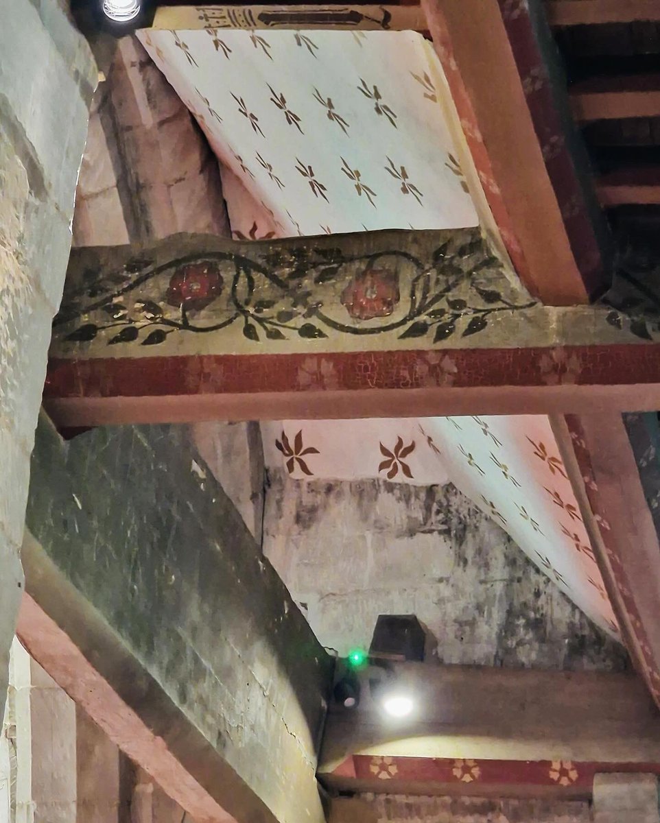 bcdyingmuseum's tweet photo. 19thc painted ceiling, part of Bodley’s restoration 1872.
St Laurence Rowington
#sundayceilings #ceilingsonsunday #bodley #paintedceiling #churchinterior #churcharchitecture #rowington #westmidlands #warwickshire https://t.co/8sJKDpuuFo